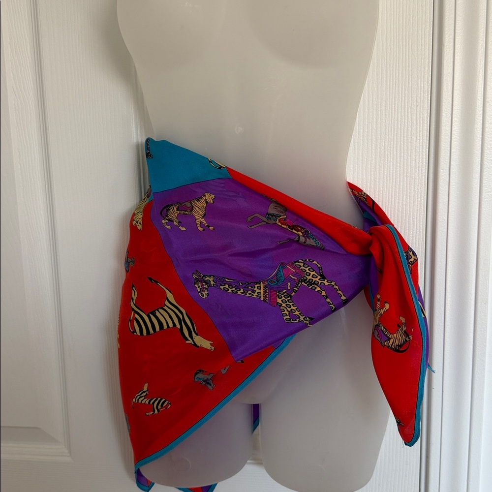 VTG Elaine Gold Eye catching square silk scarf. A carousel horse print. 1980’s - Picture 4 of 16